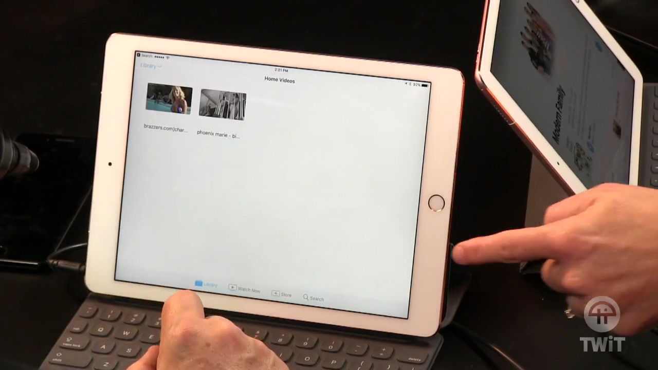 1280px x 720px - Leo Laporte Exposes iPad Porno Again | TWiT Total Drama